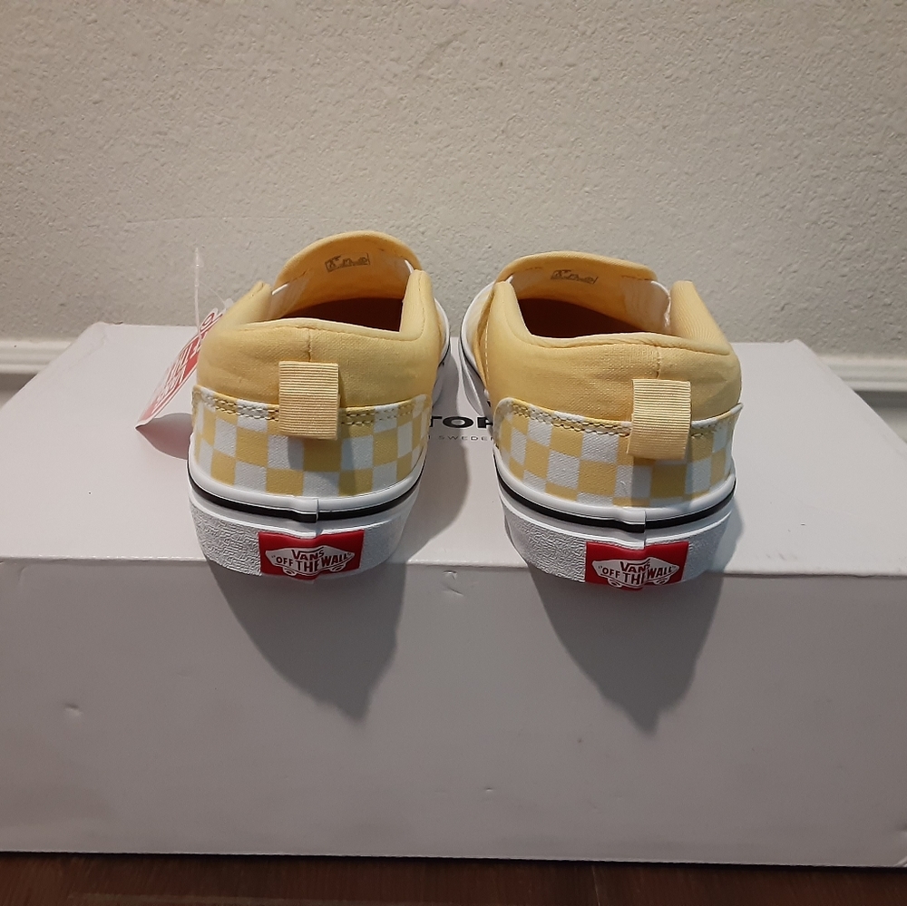 Vans - Picture 2 of 4